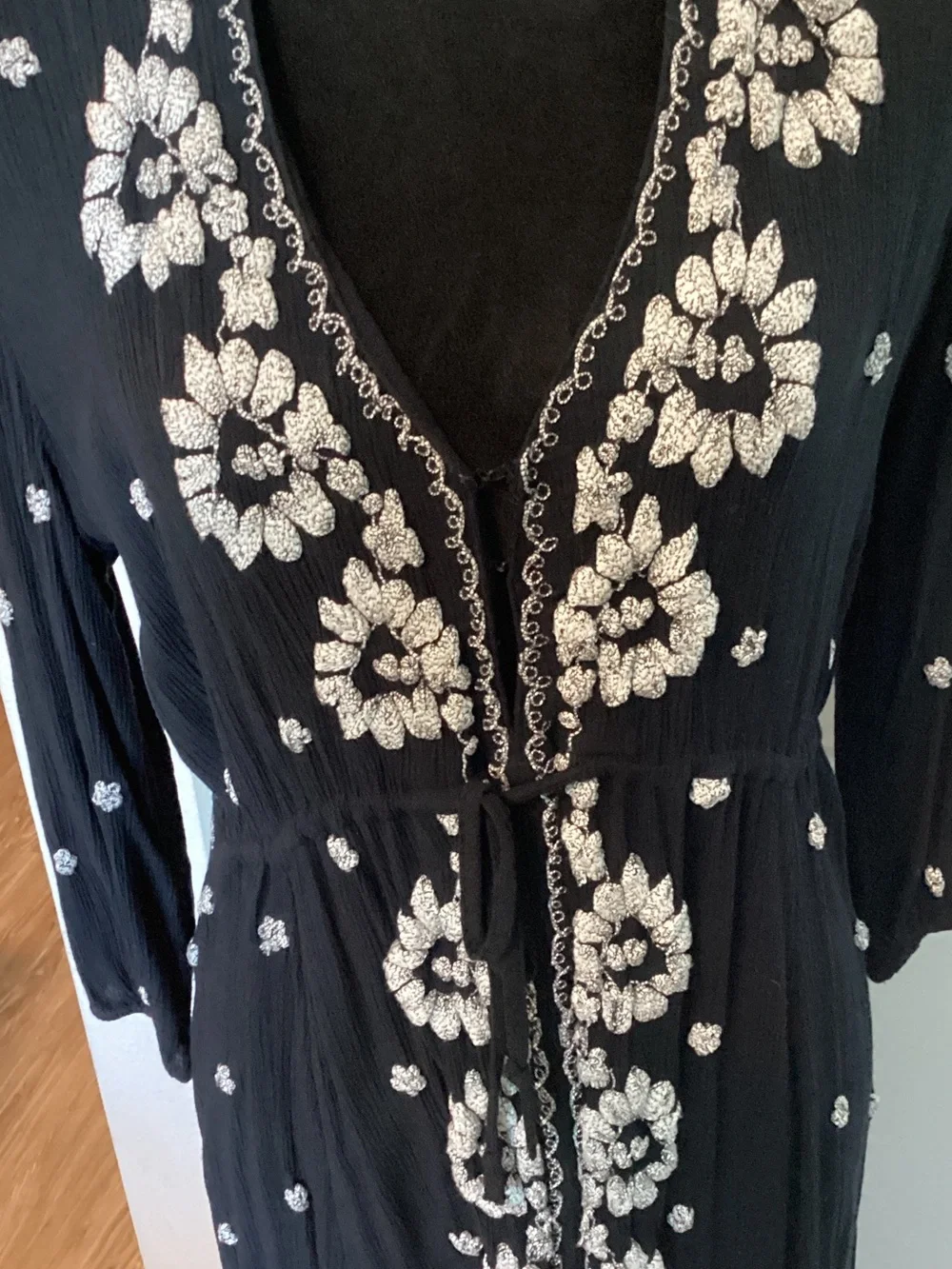Free People Maxi Dress with White Floral Embroidery and V-Neck M - Picture 2 of 9